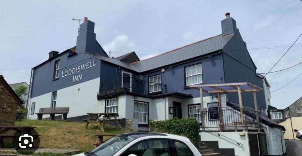Loddiswell Inn, Fore Street, Kingsbridge, Devon, TQ7 4QJ