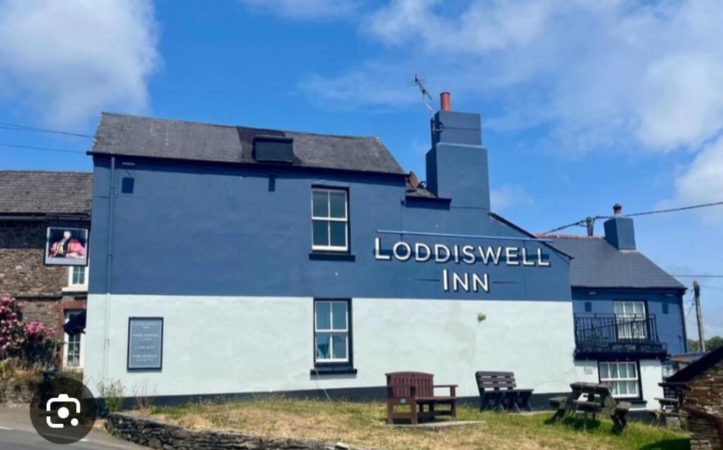 Loddiswell Inn, Fore Street, Kingsbridge, Devon, TQ7 4QJ